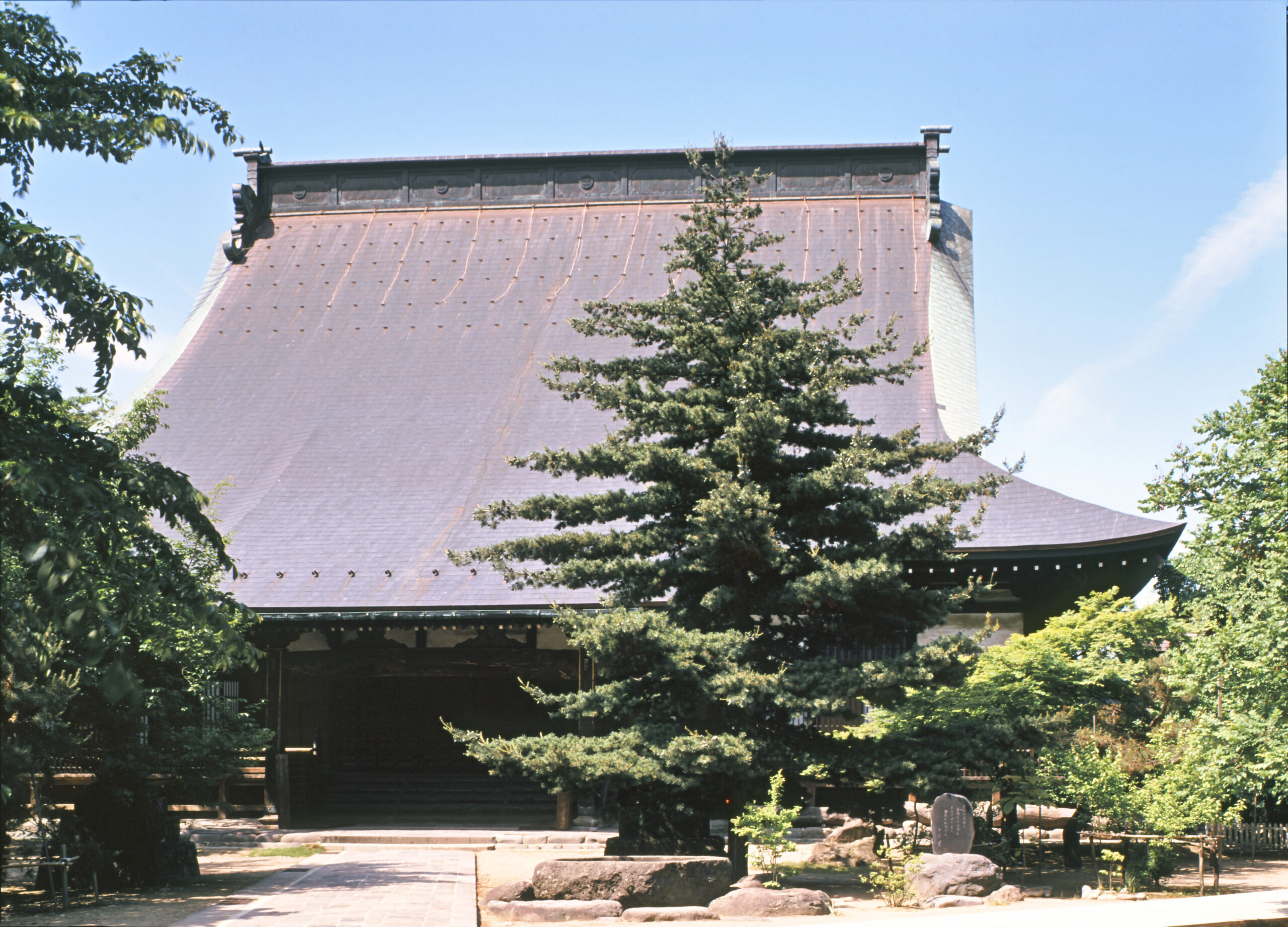 専称寺本堂