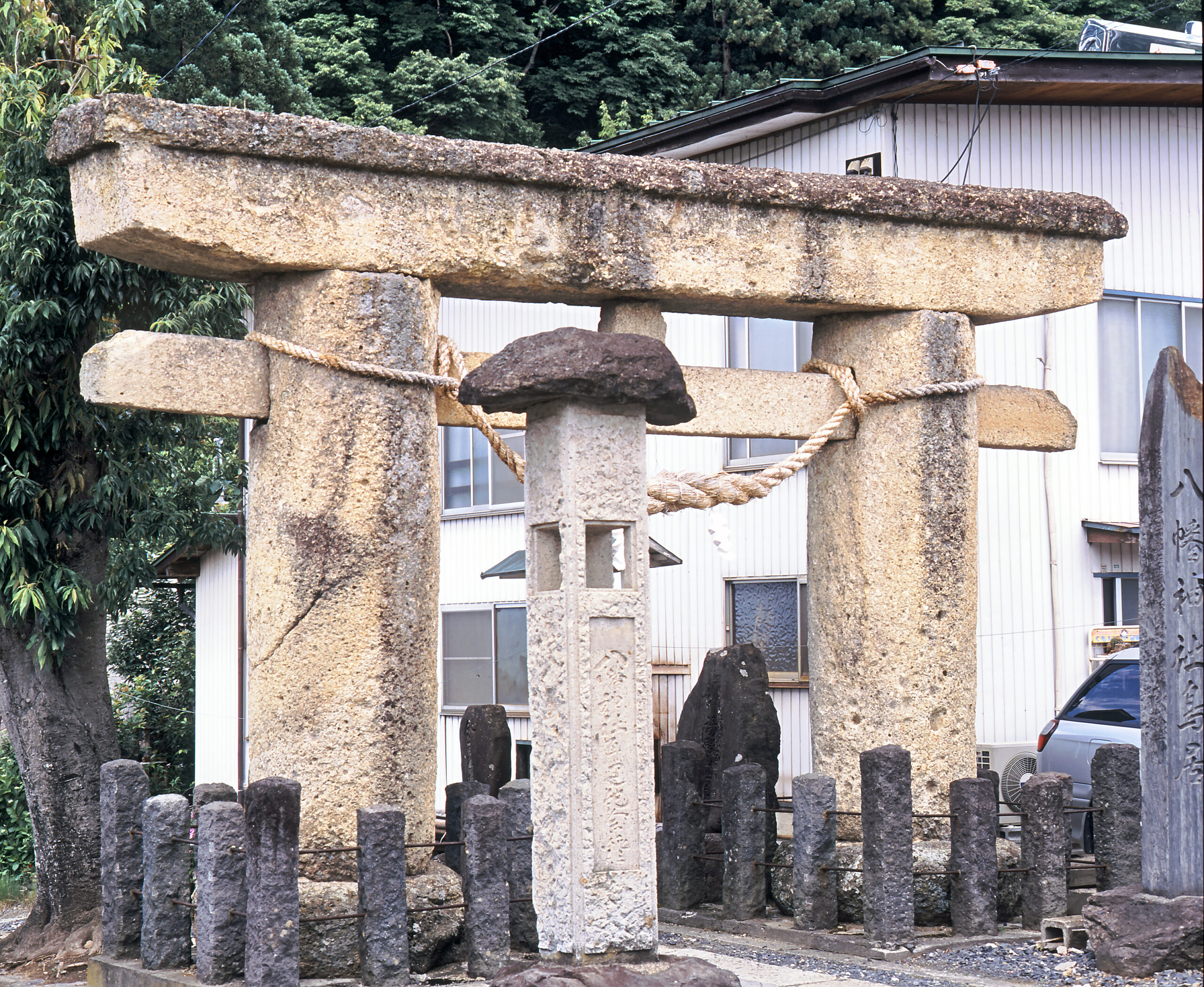 八幡神社鳥居