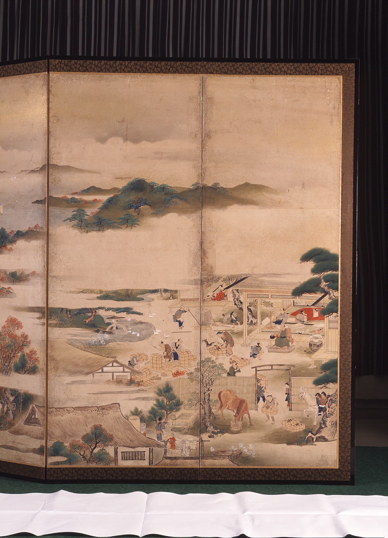 紙本著色紅花図　横山華山筆　六曲屏風