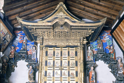 木造釈迦如来立像宮殿