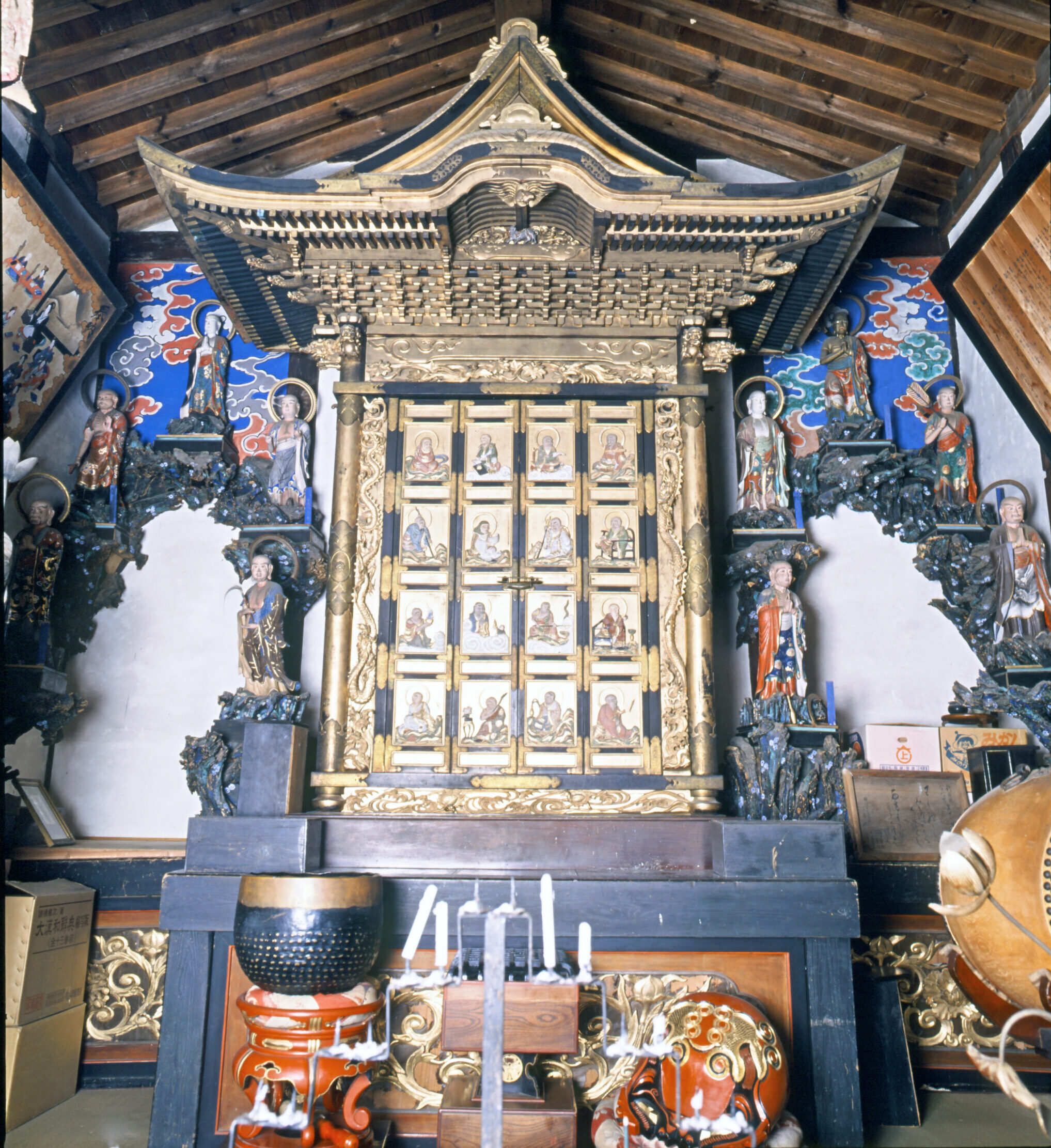 木造釈迦如来立像宮殿